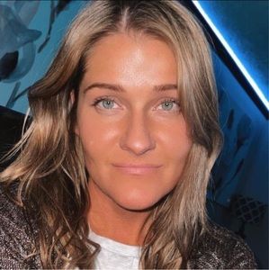 Meet your Posher, Elena